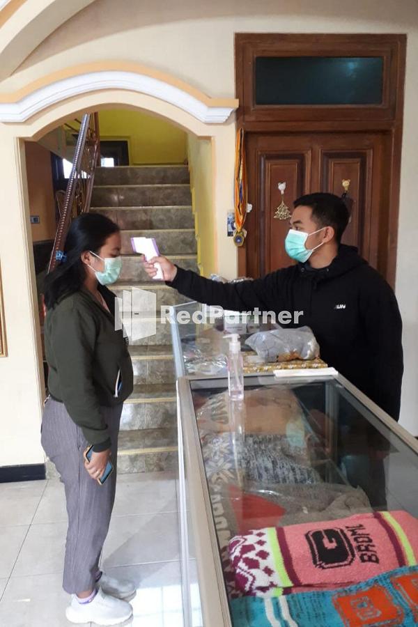 Bromo Indah Lestari Homestay Mitra Reddoorz باسوروان المظهر الخارجي الصورة