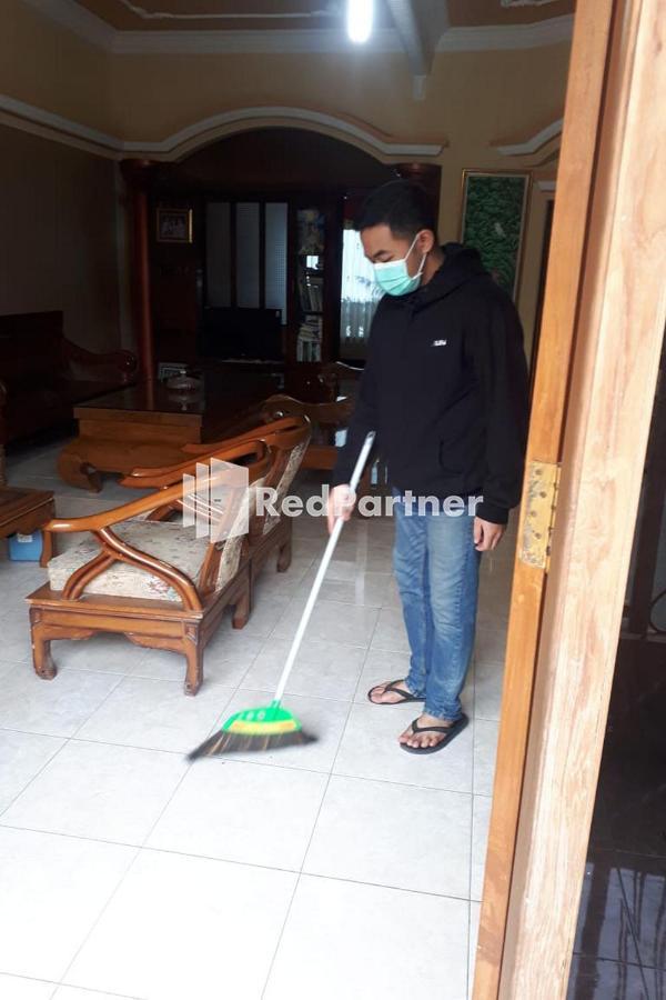 Bromo Indah Lestari Homestay Mitra Reddoorz باسوروان المظهر الخارجي الصورة