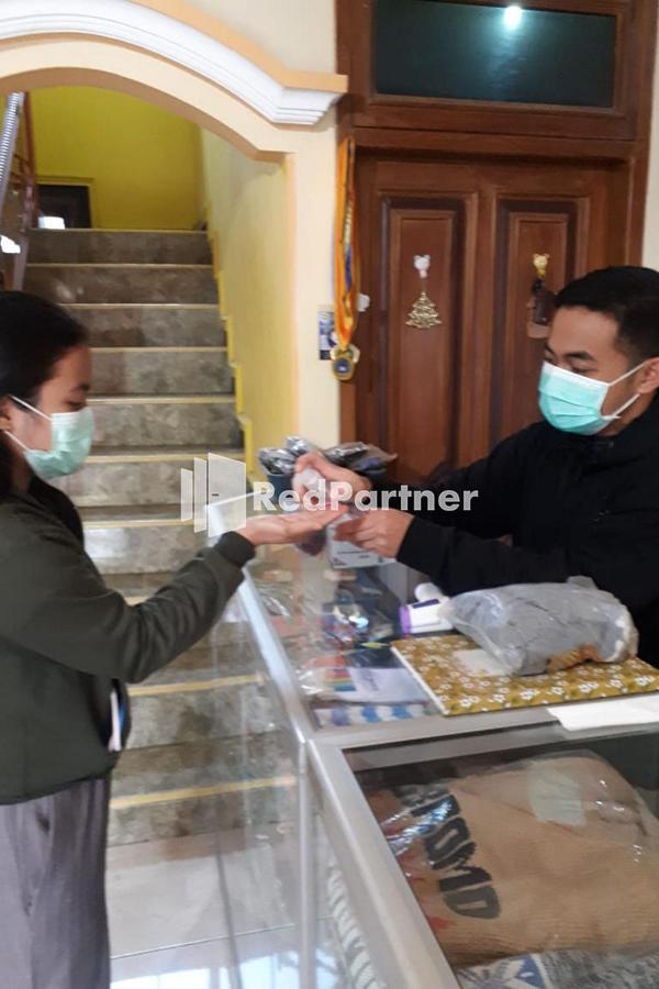 Bromo Indah Lestari Homestay Mitra Reddoorz باسوروان المظهر الخارجي الصورة